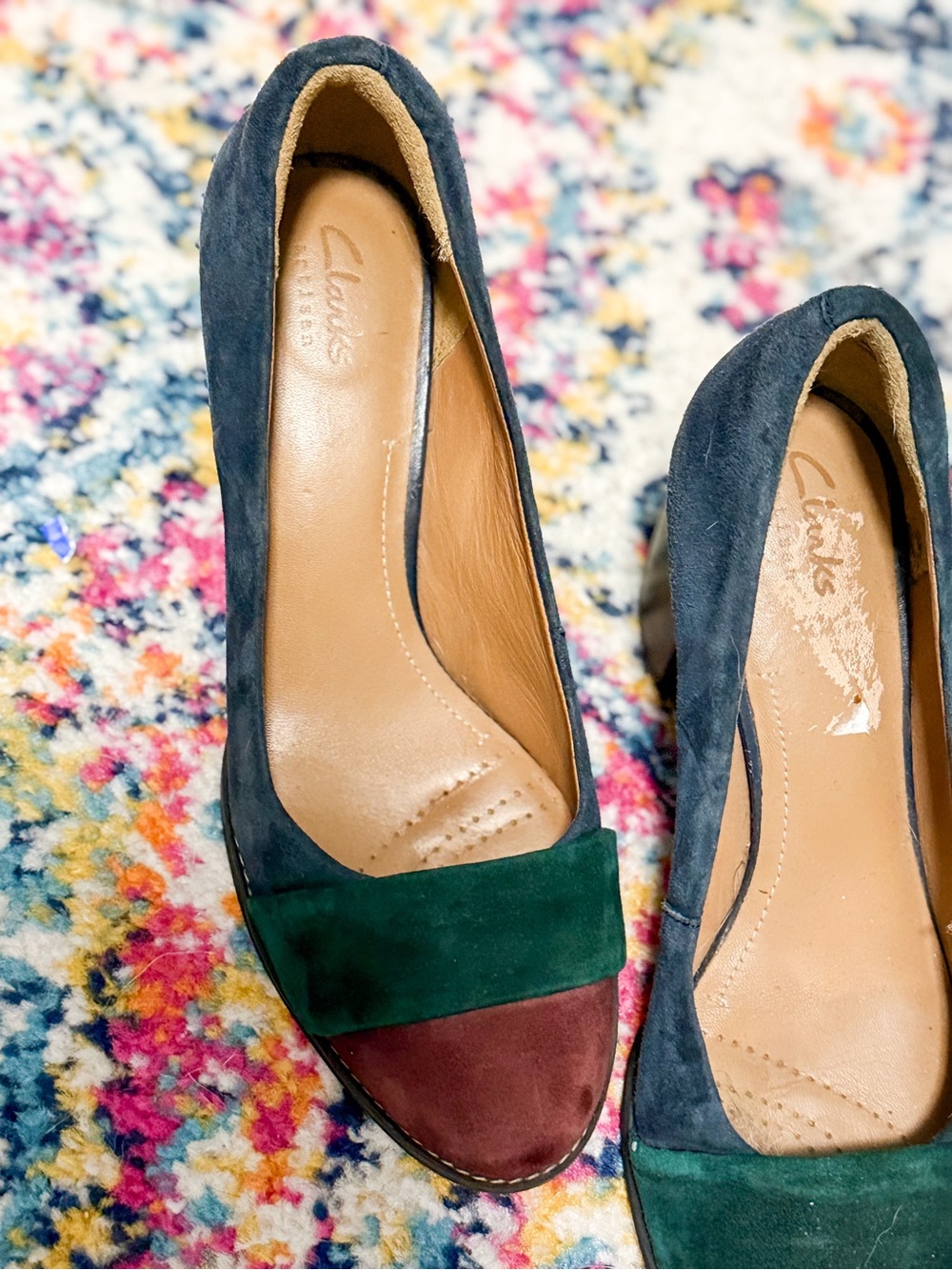 Clark’s Artisan Tarah Brae Colorblock Suede Pumps - Picture 5 of 6
